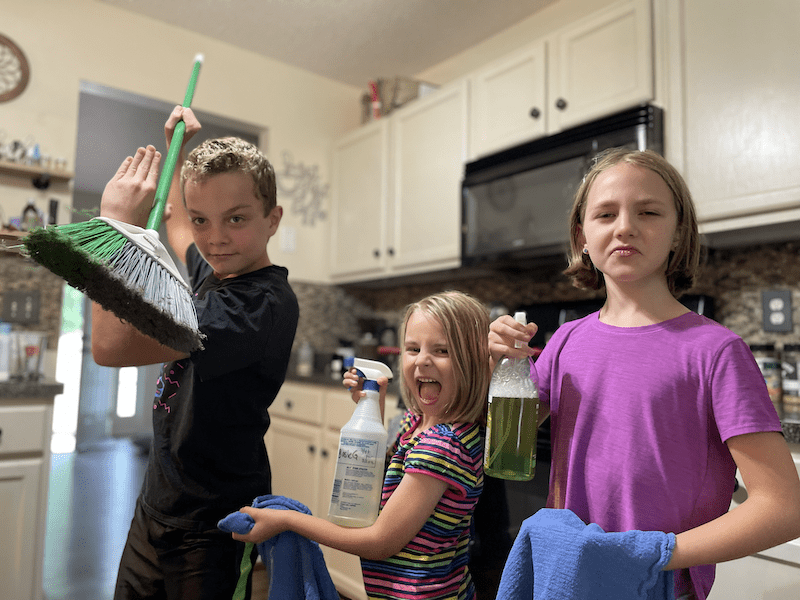 kids managing housework together