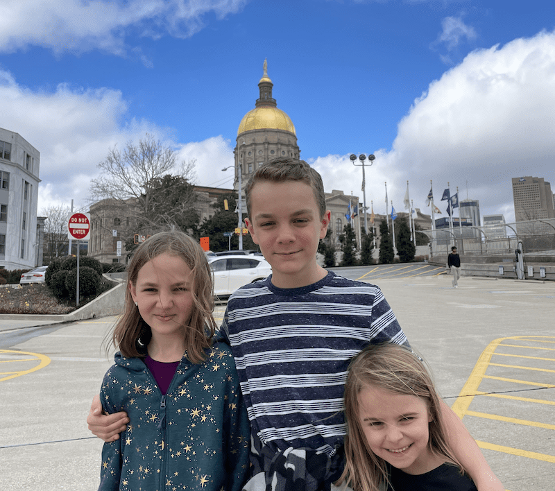 A picture of kids in front of the georgia state capitol on a field trip for kindergarten homeschool 